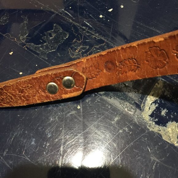 VINTAGE TOOLED LEATHER SMALL SADDLE HANDBAGS - Picture 9 of 10